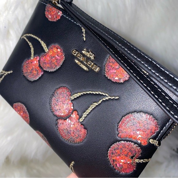 Coach leather 🍒 Cherry print wristlet New - Picture 12 of 12